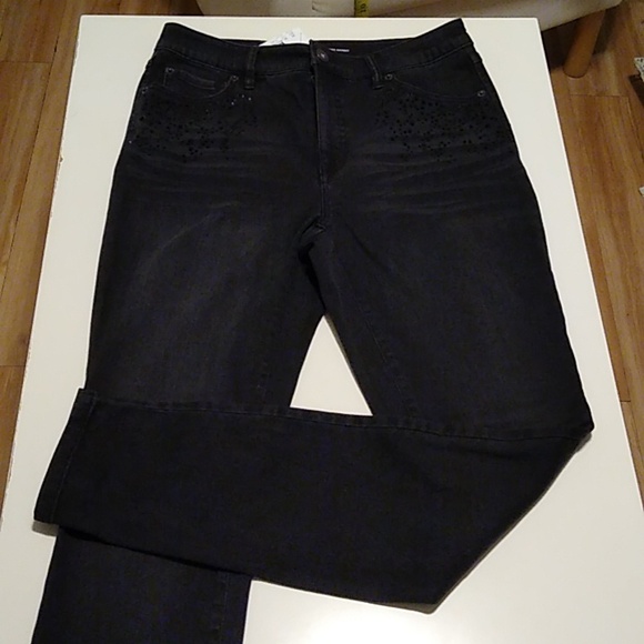 New INC high rise black denim with small black stone details on the front - Picture 4 of 14
